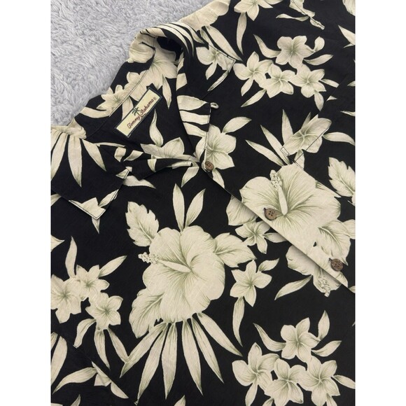 Tommy Bahama Men's Large Black Yellow Floral‎ Silk Short Sleeve Hawaiian Shirt - Picture 1 of 8